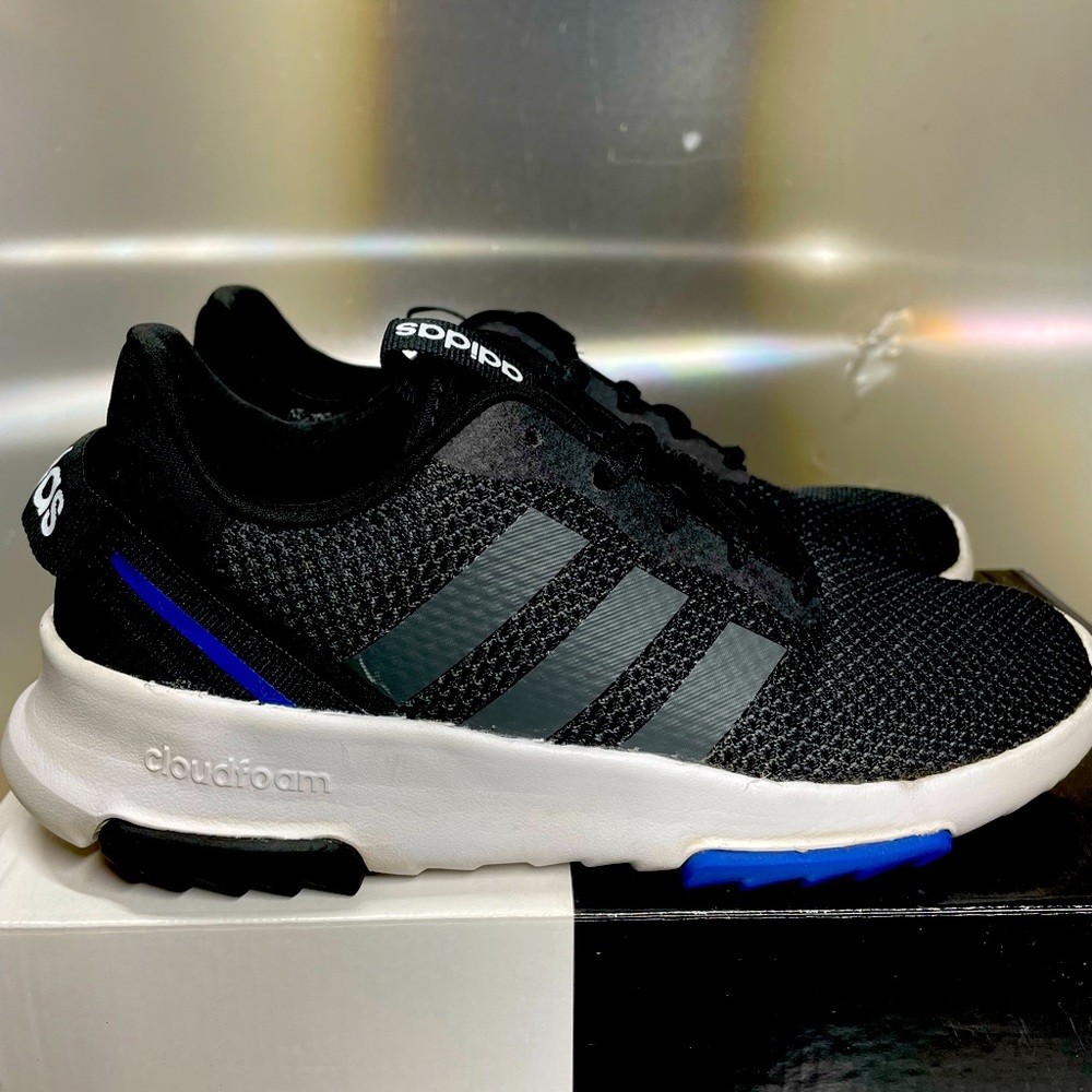 Adidas boys Sz4